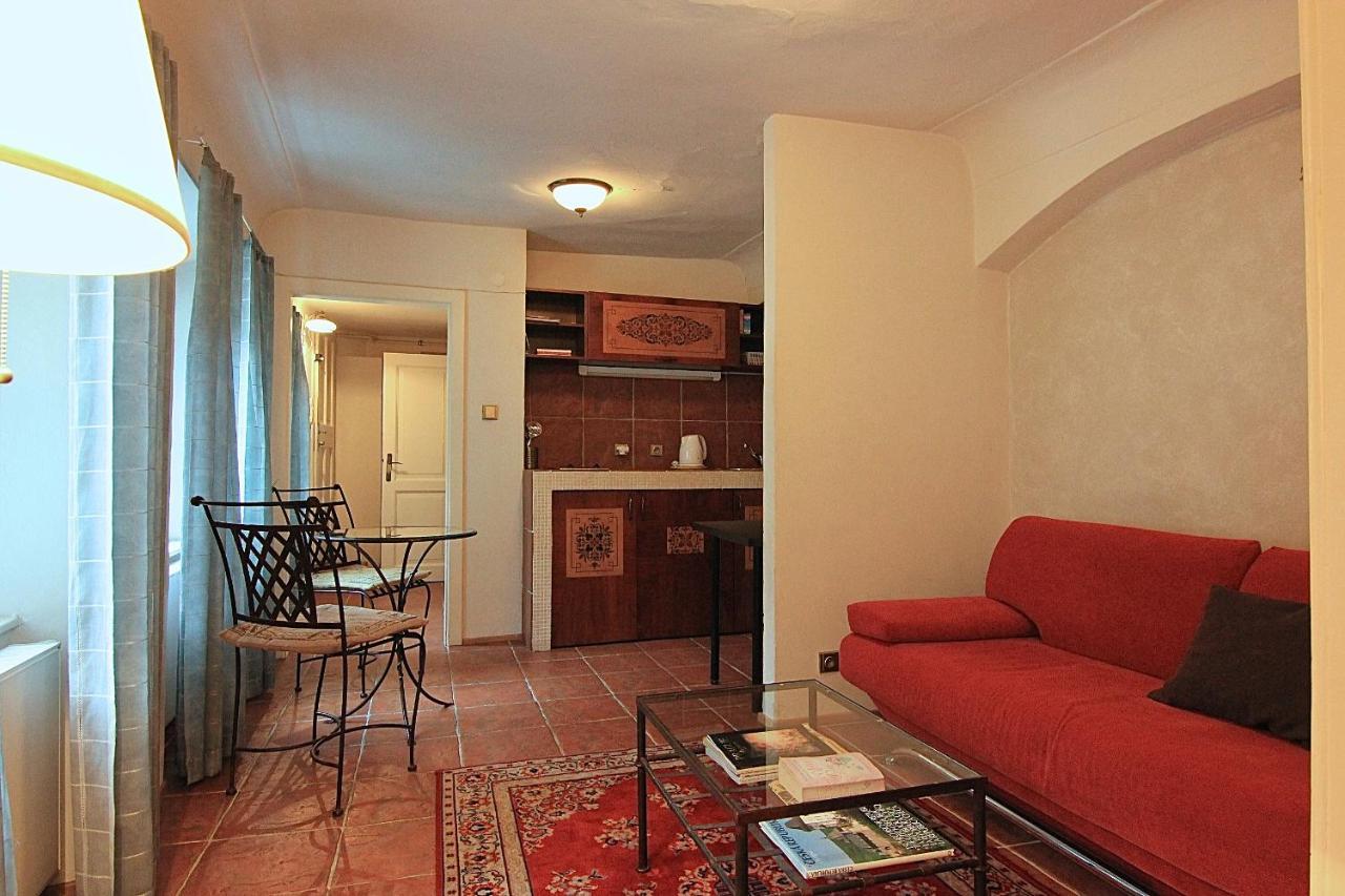 Cool 1 Bedroom Prokopska Apartment In Mala Strana Prag Exteriör bild